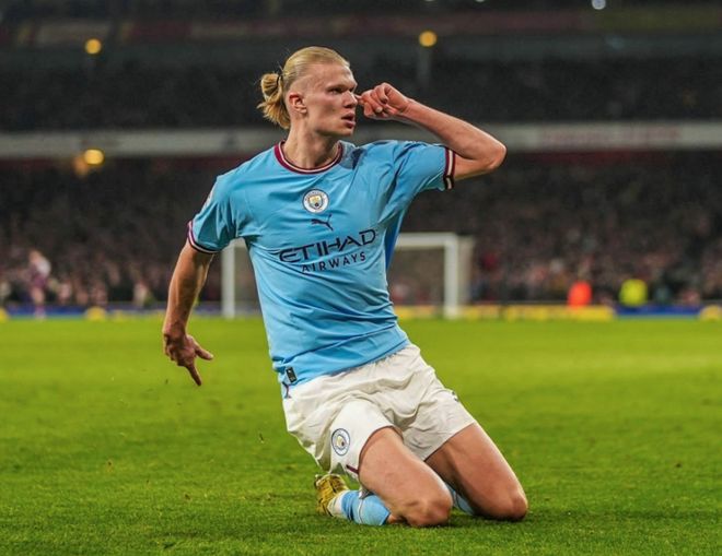 逆袭称王，苏超泰州队获2025微博竞燃之夜年度全民闪耀运动队