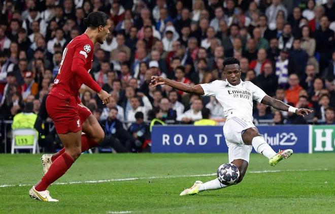 外媒：马拉多纳的宝马i8进行拍卖，起拍价1万欧元