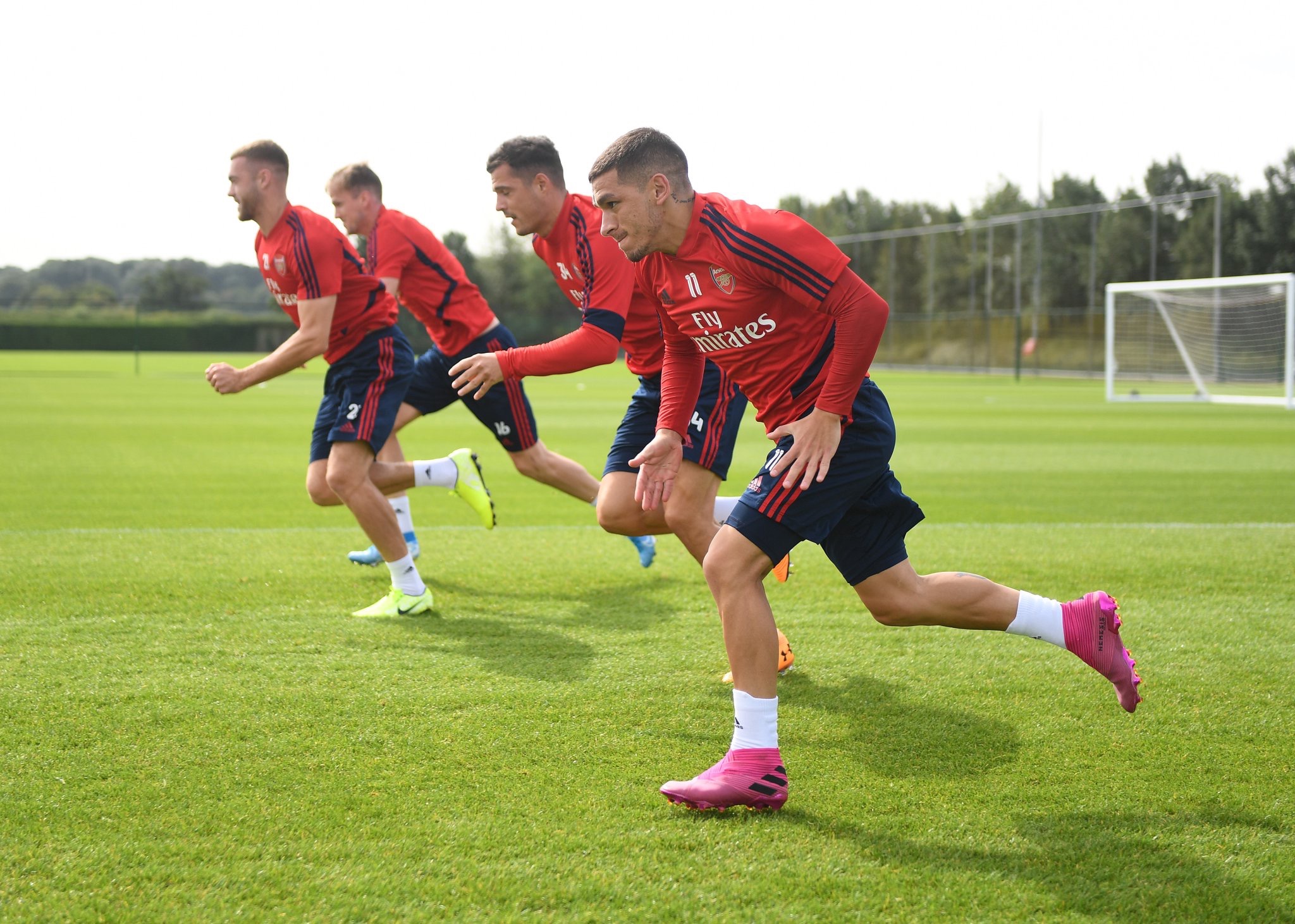 利物浦正式发布新赛季球衣，时隔13年再度携手阿迪达斯