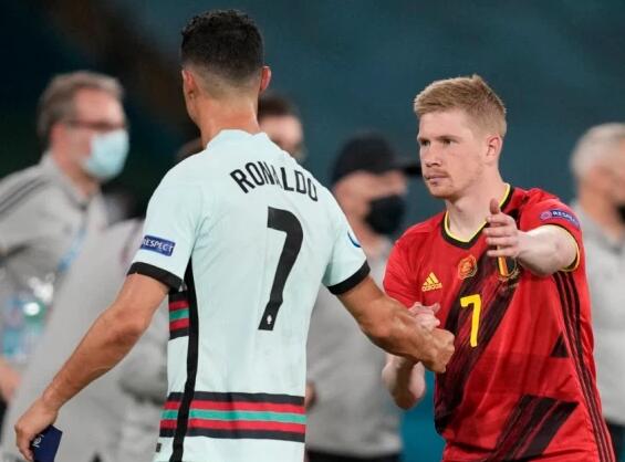 登国际舞台，泰州队“苏超”冠军奖杯亮相中国国际进口博览会