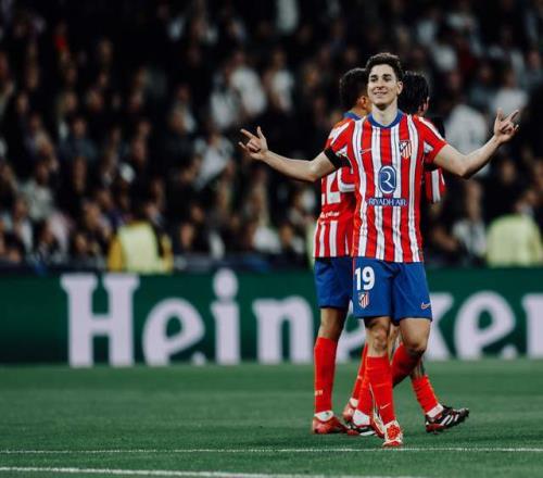 恩昆库加盟米兰后表现未达预期，面临舆论争议，需时间适应球队战术体系。